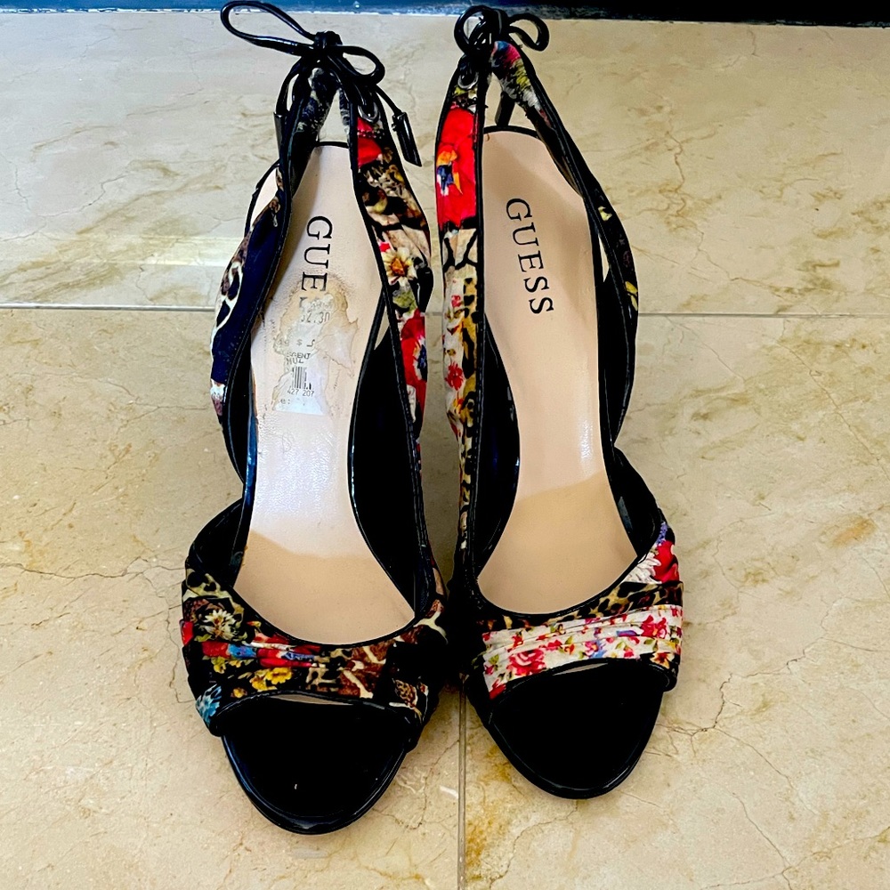 Guess Floral Pumps